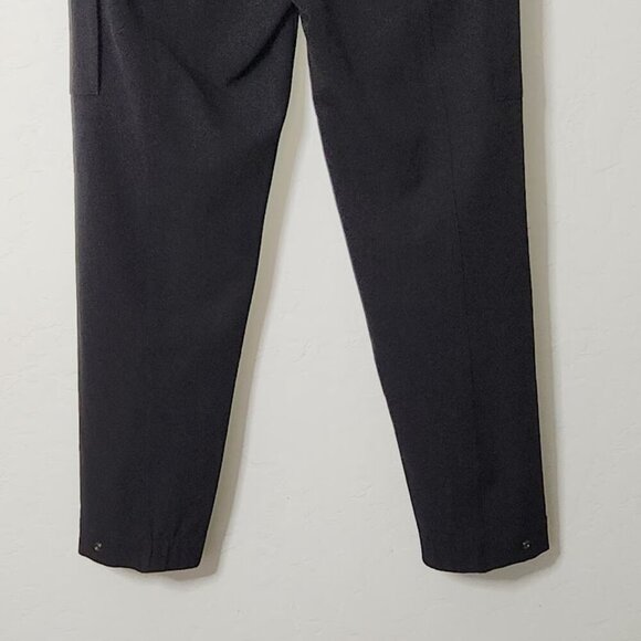 The Athleta Women's Elastic Waist Cargo Pants Size 8 - Picture 6 of 7